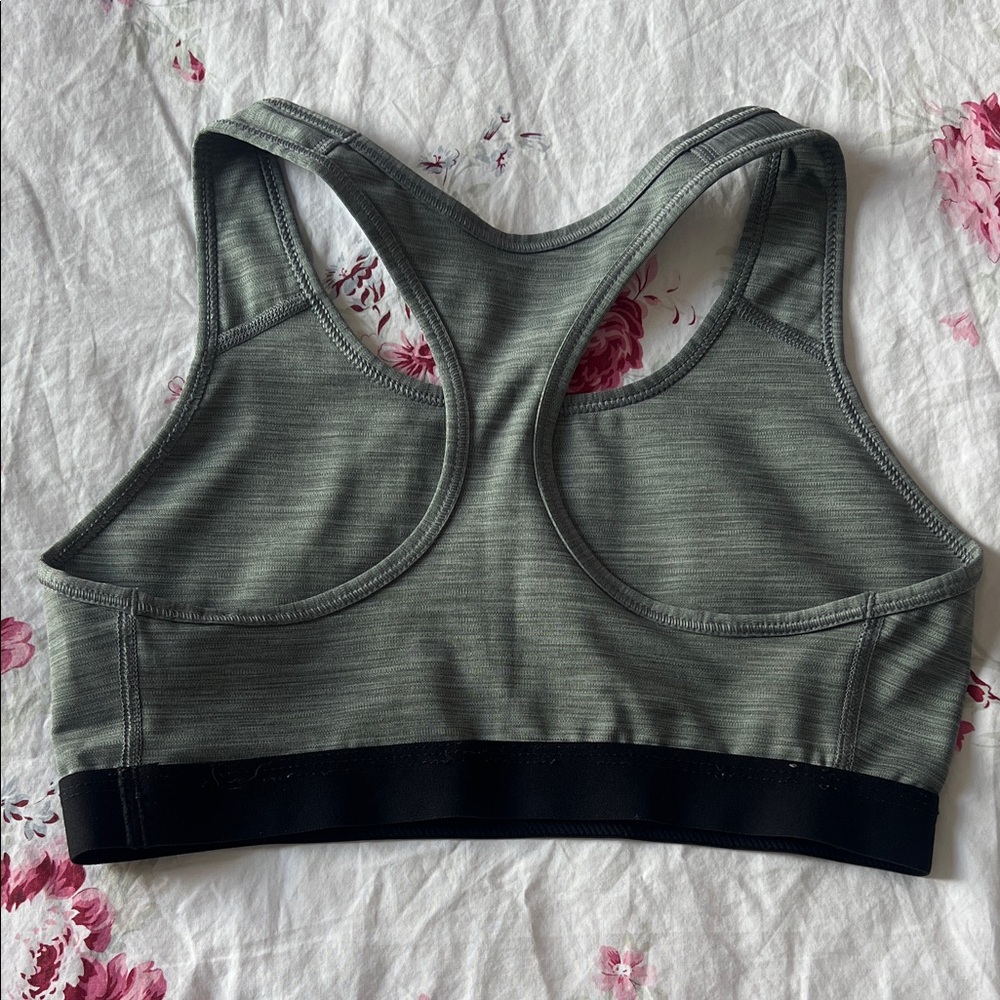 Nike Women's Sports Bra - Picture 2 of 3